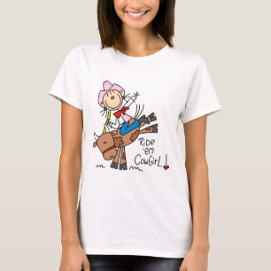 Cow-girl de bâton montant des T-shirts et des