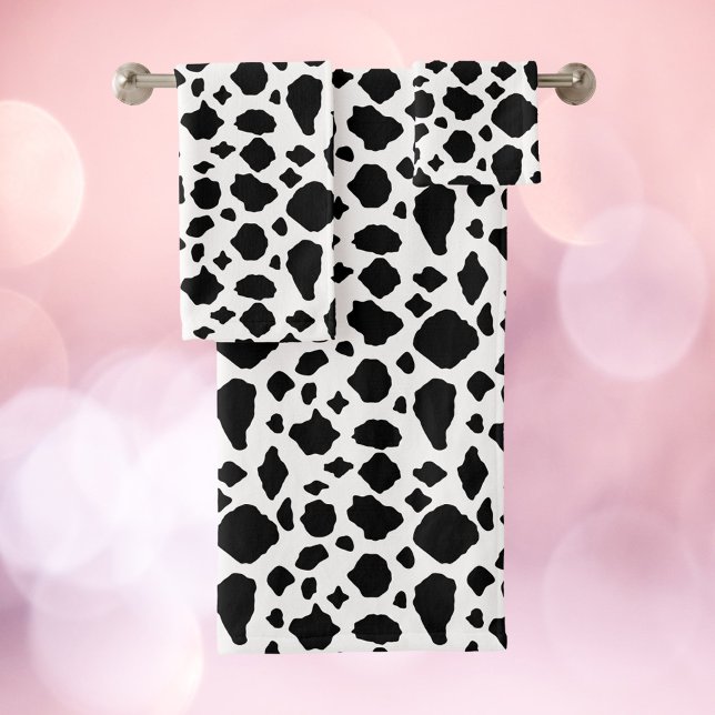 Cow Pattern Animal Print Black White Farmhouse Badhandtuch Set (A bath towel set with a black and white cow pattern.)