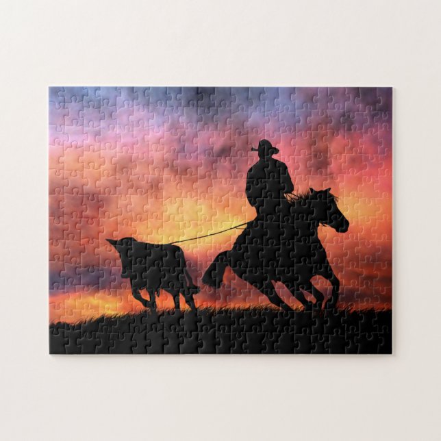 Cowboy, der auf dem Pferd eine Stimmung aufwirft (Horizontal)