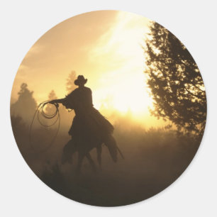 Cowboy mit Lasso in Sunset Runder Aufkleber