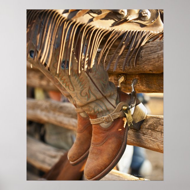 Cowboy Stiefel auf Zaun 2 Poster (Vorne)