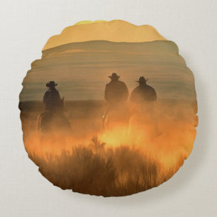 Cowboy-Trio: Berglandschaft. Rundes Kissen