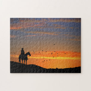 Cowboy und Pferd im Sonnenuntergang Western