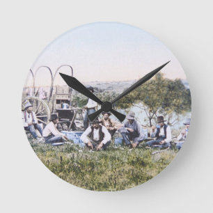 Cowboys bei Lunch, 1904 (Foto) Runde Wanduhr