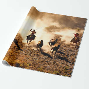 Cowboys jagen wilde Pferde. Zäumen und Reiten, Geschenkpapier