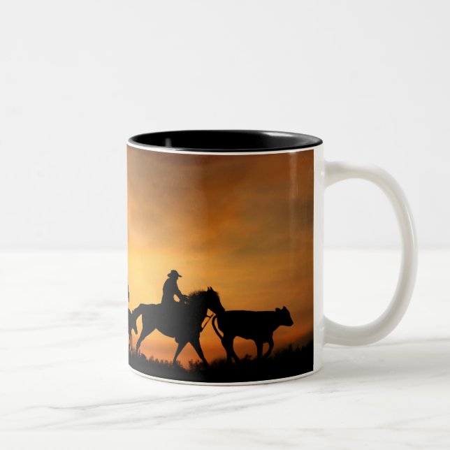 Cowboys Pferde und Steer Country Western gequält Zweifarbige Tasse (Rechts)