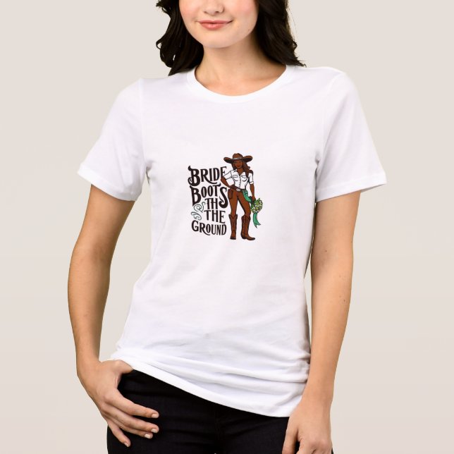 Cowgirl Bride Stiefel auf dem Boden Tri-Blend Shirt (Vorderseite)