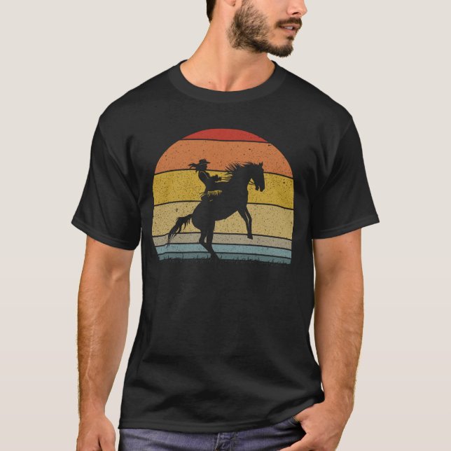Cowgirl Bucking Bronco Rodeo Retro Wrangler T-Shirt (Vorderseite)
