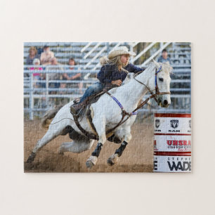 Cowgirl-Rodeo-Pferd-Barrel-Western-Sport