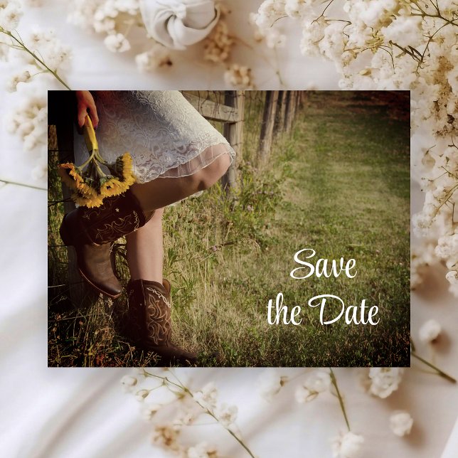 Cowgirl und Sonnenblumen Western Save the Date Ankündigungspostkarte (Von Creator hochgeladen)