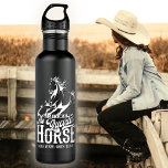 Cowgirl Wildwest Western Edelstahlflasche<br><div class="desc">Das amerikanische Pferdedesign. Cowboy,  Cowgirl,  Wild West,  Western Grafik Design mit einem laufenden Viertelpferd und Western Stil Buchstaben. Verfügbar für viele Produkte. Mit diesem stilvollen Western-Design zeigen Sie Ihre Liebe für diese ikonischen Pferde.</div>