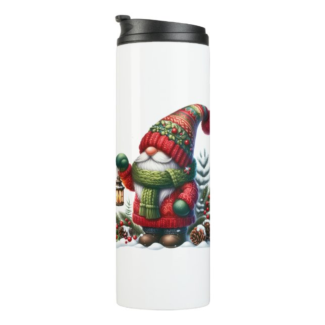 Cozy Christmas Gnome Art – Festive Holiday Thermosbecher (Nach rechts gedreht)