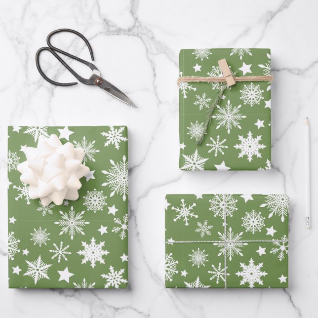 Cozy Green and White Snowflakes Christmas Geschenkpapier Set (Vorderseite)