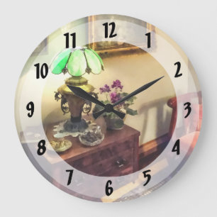 Cozy Parlor with Flower Petal Lamp Große Wanduhr