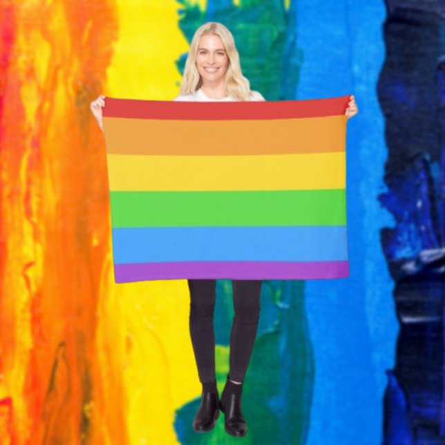 Cozy Pride: Regenbogenflagge Fleecedecke (Von Creator hochgeladen)