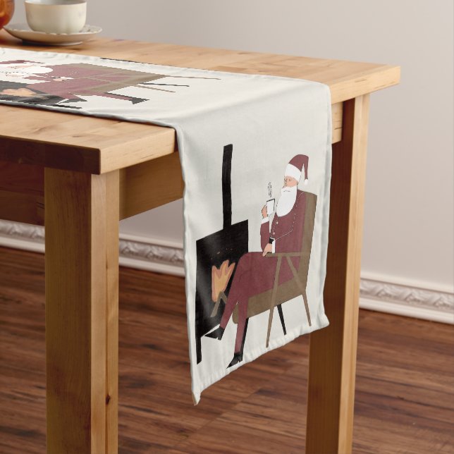 Cozy Santa Fireplace Pattern Holiday Table Runner Großer Tischläufer (Beispiel)