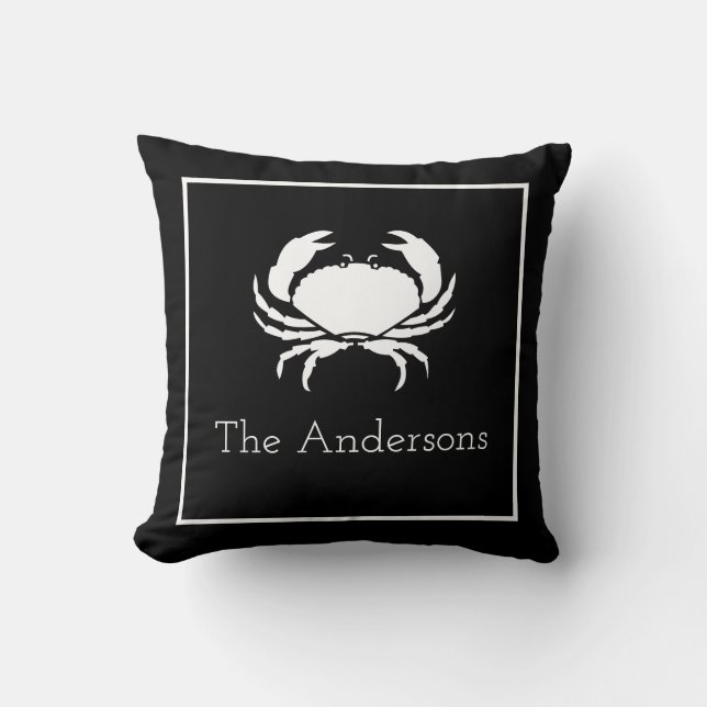 Crab White auf Black Family Name Modern Kissen (Vorderseite)