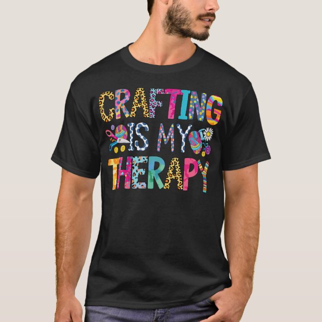 Crafting Is My Therapy Knitting Sewing Crocheting  T-Shirt (Vorderseite)