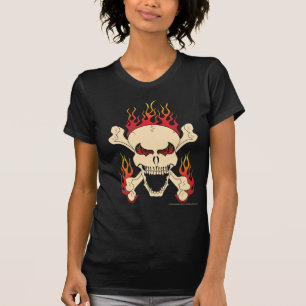Crâne avec les os croisés et le T-shirt des femm