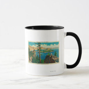 Crater See, der Zauberer-Insel im Abstand zeigt Tasse