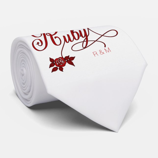 Cravate 40e anniversaire de rubis avec date et initiales (Roulé)