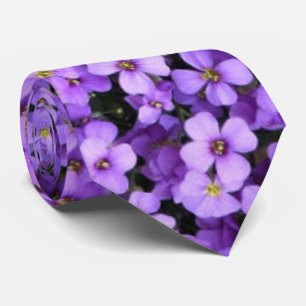 Cravate à fleurs de violette