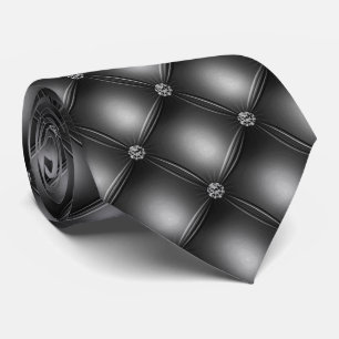 Cravate Arrière - plan gris foncé et perles