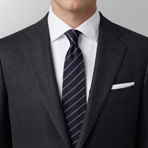 Cravate Bleu marine élégant motif rayure classique