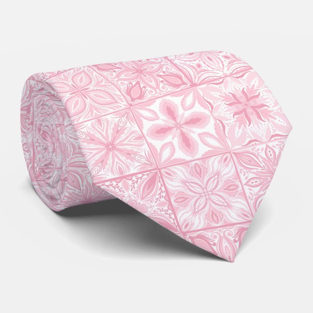Cravate Carreaux ornés en rose (Roulé)