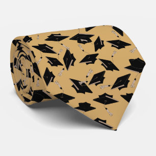 Cravate Casquettes de graduation noir jetées dans l'air su