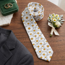 Col élégant avec fleurs de marguerite jaunes et bl