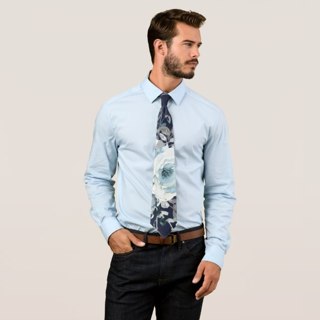Cravate Dusty et Navy Mariage floral bleu botanique (En situation)