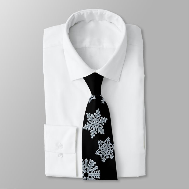 Cravate Icy White Frozen Snowflake Élégant Noir Noël (Attaché)