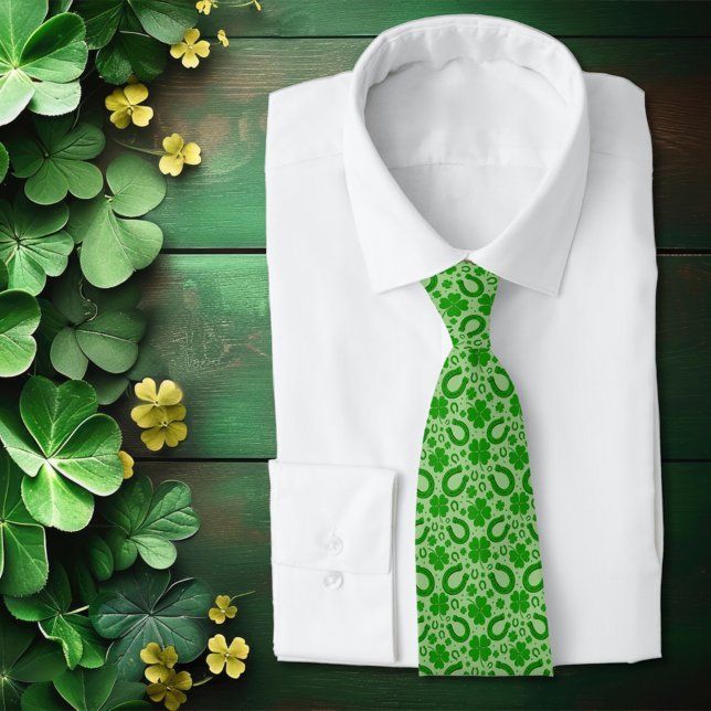 Cravate Lucky Four Leaf Clover et Horseshoe Motif (Créateur téléchargé)