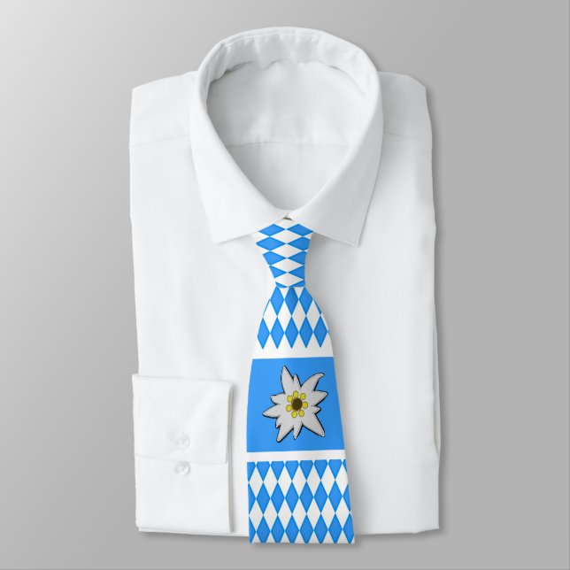 Cravate Motif Diamant bleu et blanc avec Edelweiss (Attaché)