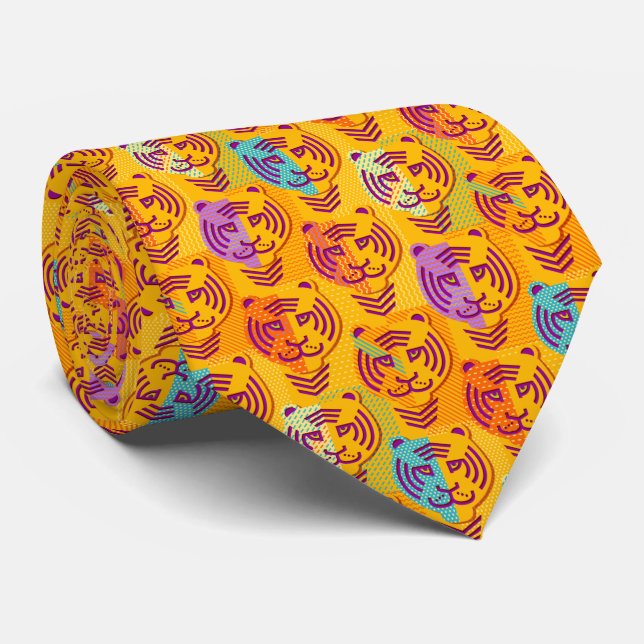 Cravate Motif tigre sur arrière - plan jaune foncé (Roulé)