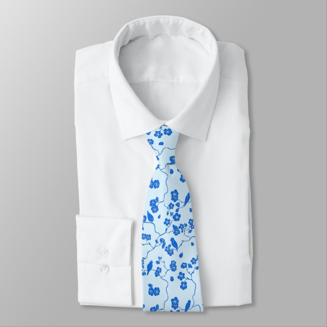 Cravate Oiseaux en fleurs de cerisier bleu sur bleu (Attaché)