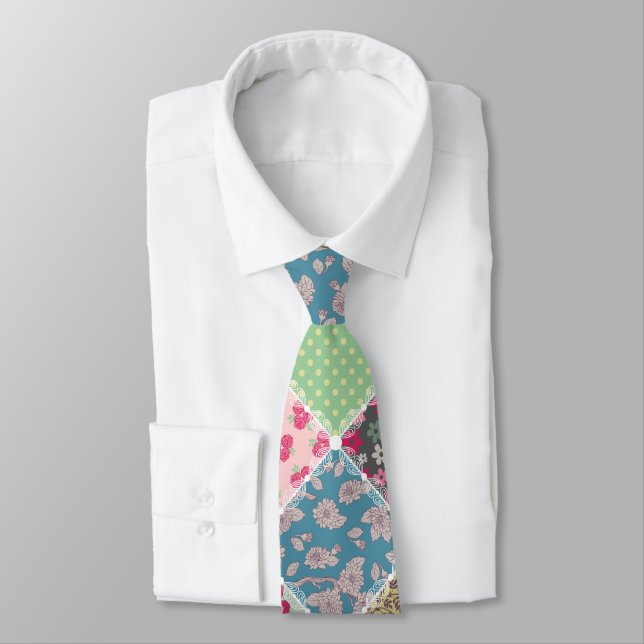 Cravate Pastel Floral Quilt Carré (Attaché)