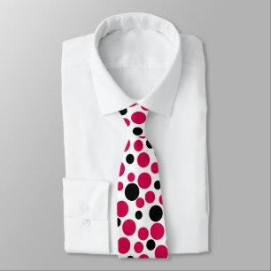 Cravate pois noir rouge rétro sur arrière - plan blanc