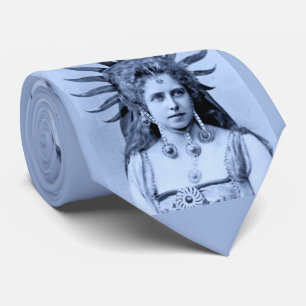 Cravate Reine Marie de Roumanie en tant que Reine Soleil