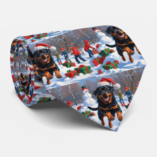 Cravate Rottweiler courant dans la neige avec un chapeau d