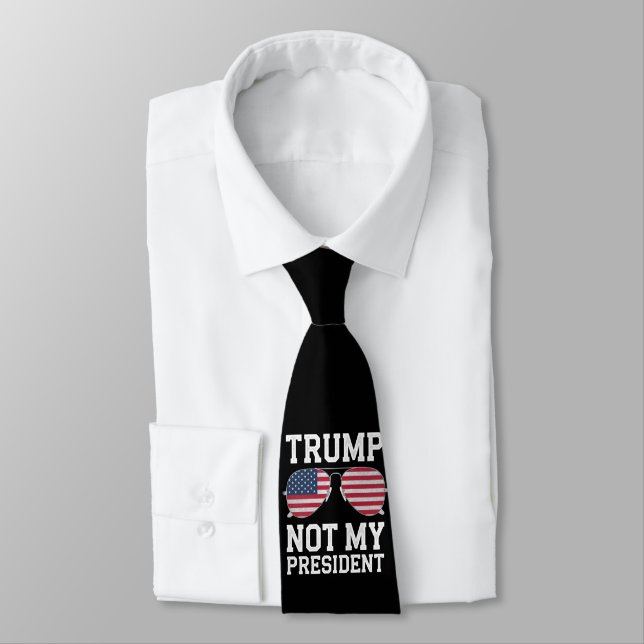 Cravate Trump, pas mon président contre Trump (Attaché)