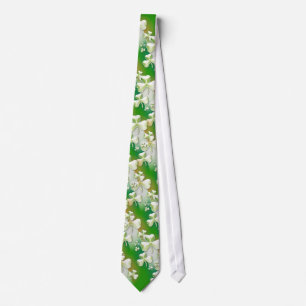 Cravate verte élégante de shamrocks