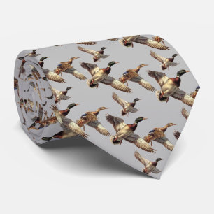 Cravate Voler Des Canards Majards Sur Du Grey Clair