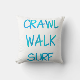 Crawl Walk Surf mit blauem Schriftart Kissen