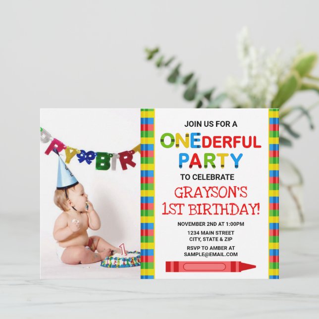 Crayon 1er Anniversaire Carte photo d'invitation (Debout devant)