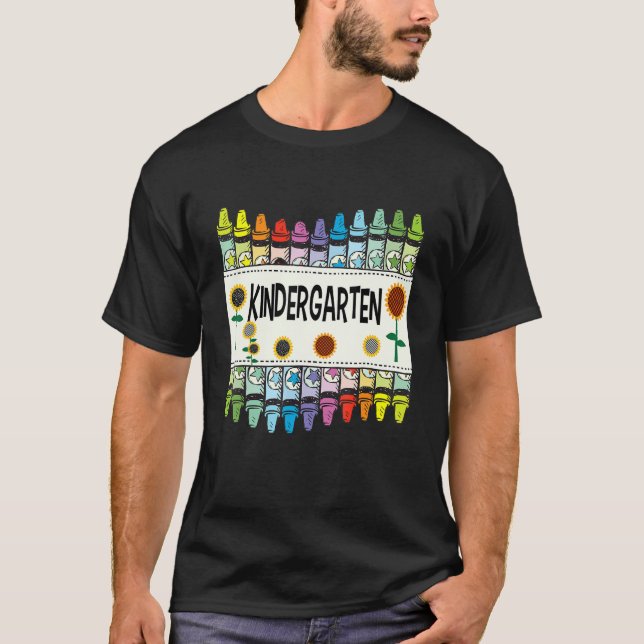 Crayons And Flower Teaching  Kindergarten T-Shirt (Vorderseite)