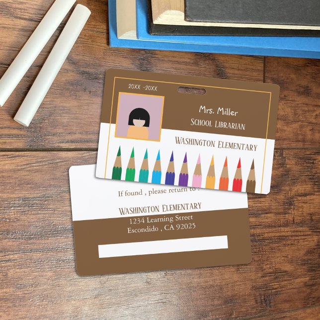 Crayons de couleur Doodle School Librarian Badge B (Color pencils doodle school librarian horizontal photo ID badge .)