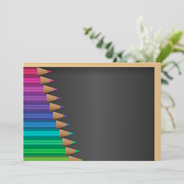 Crayons Sur Un Tableau Invitations (Créateur téléchargé)