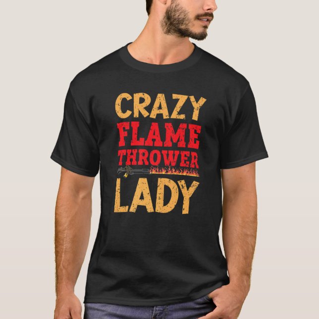 Crazy Flame Thrower Lady Fire Weapon Flamethrower T-Shirt (Vorderseite)